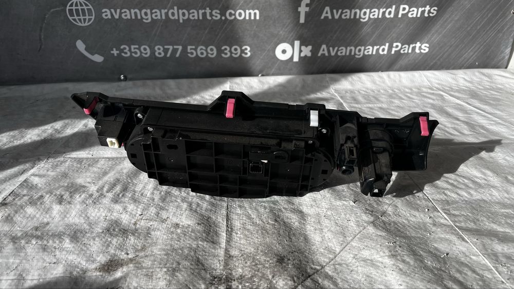 Toyota Yaris Hybrid панел климатроник