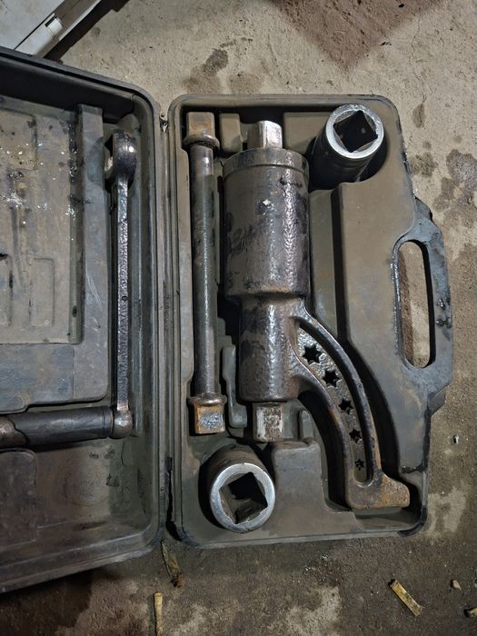 Балонный ключ (мясорубка)