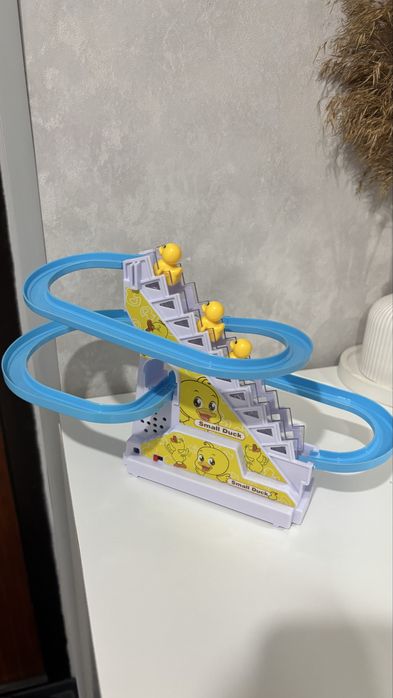 Продам музыкальную игрушку