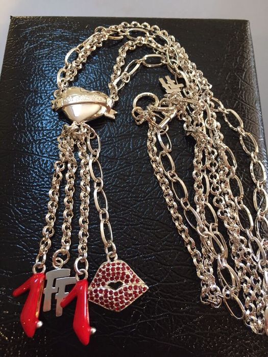 Сребърни лъжички и бижутерия