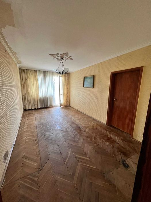 Тристаен апартамент кв.Мусагеница