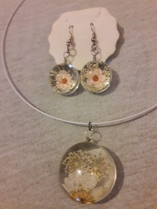 Бижута от живи цветя