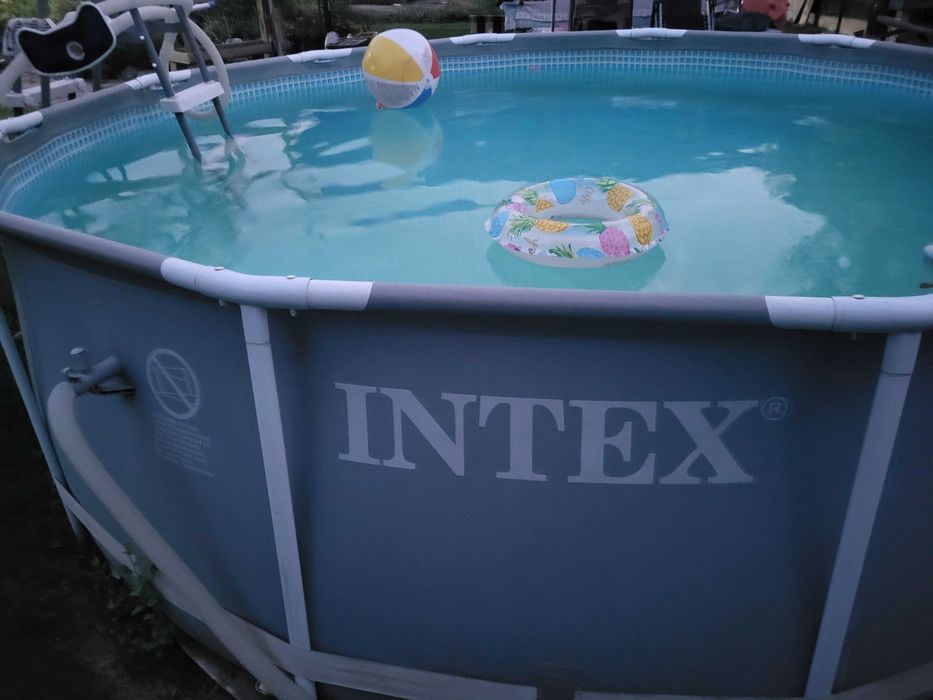 продам бассейн 40000тг.