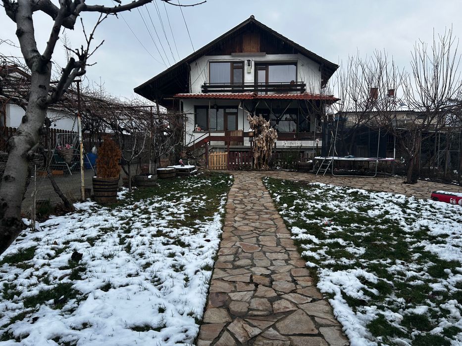 Продавам къща в Крън