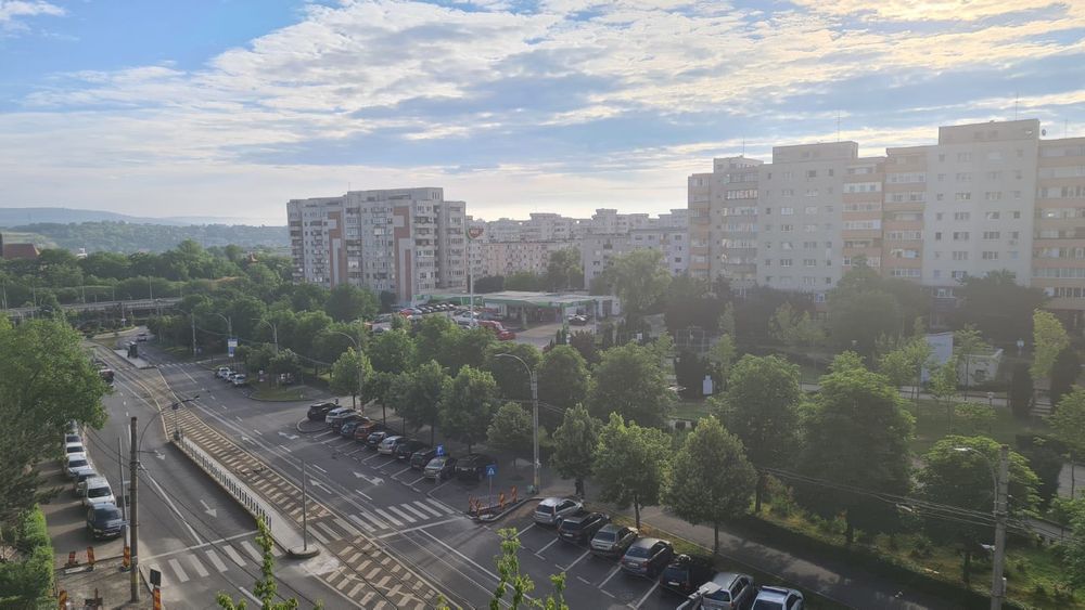 Vând apartament 4 camere, decomandat, vedere parc Primăverii – Mănăștur (Str. Primăverii nr. 4)