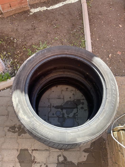 Летние шины,295/40 R21.  Pirelli