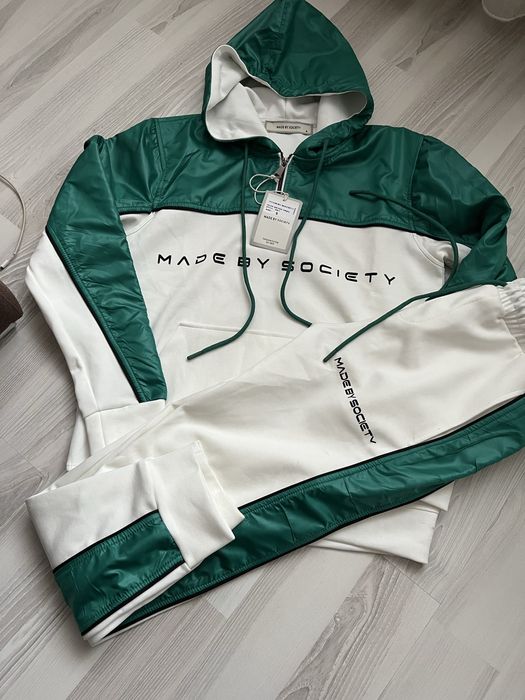 Compleu Made by Society