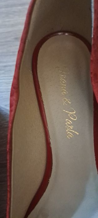 Нови червени обувки естествена кожа