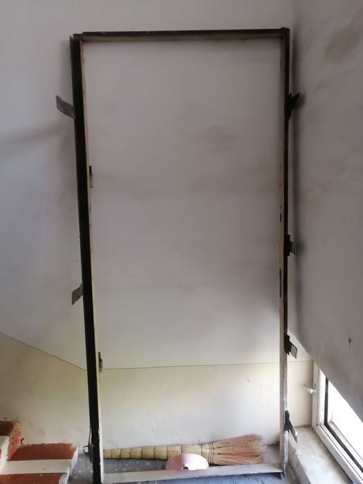 Высококачественная металлическая дверь б/у