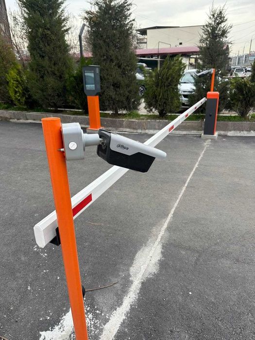 Система платной парковки с шлагбаумом