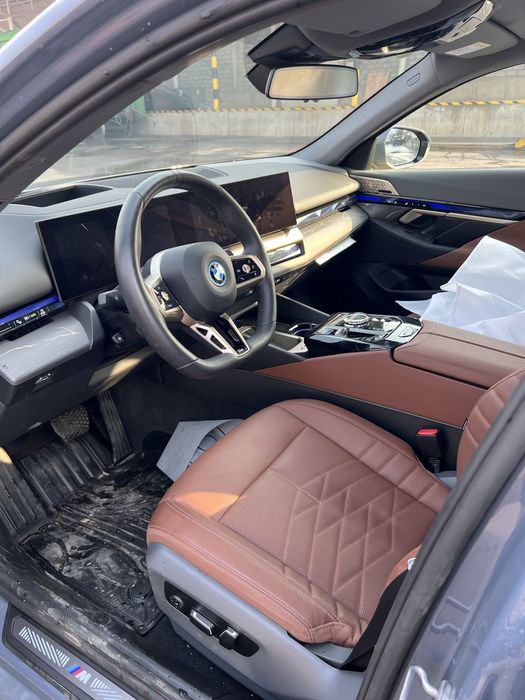 Bmw i 5  35 L   2024/12 полний фулл
