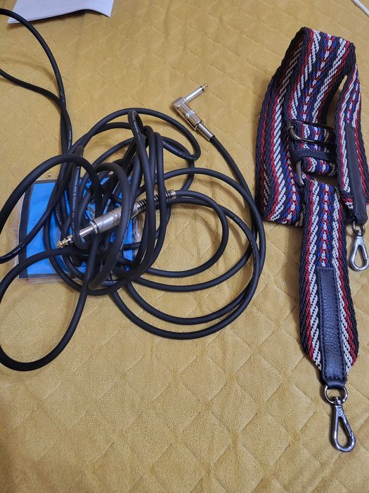 curea si cablu pentru chitara electrica