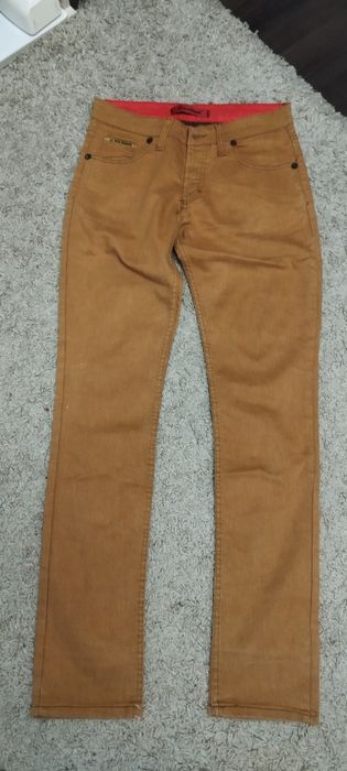 Pantaloni de dama.