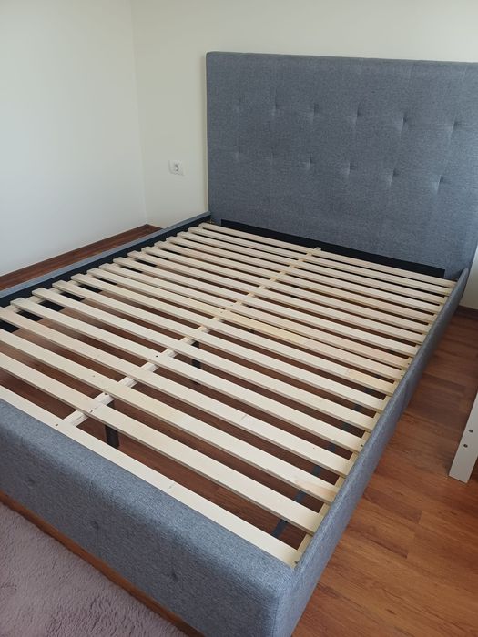 Vând pat de 2 persoane