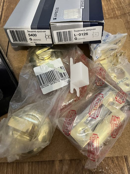 Дверная ручка новая