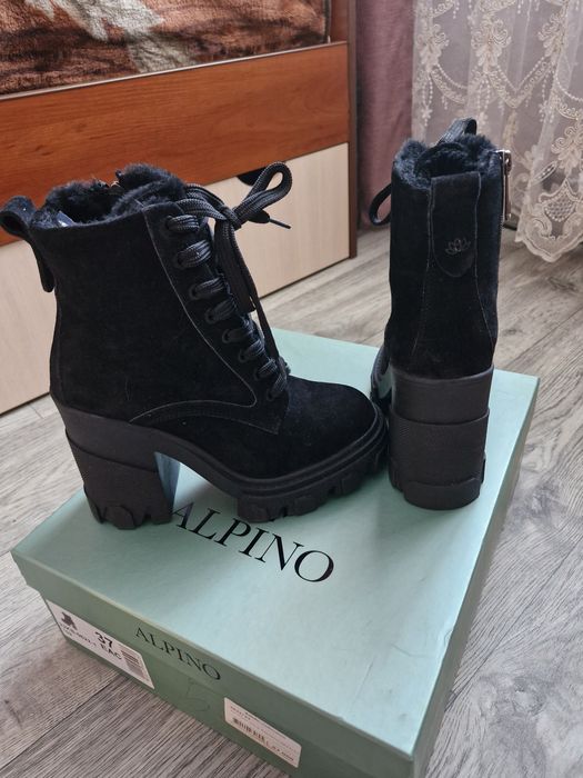 Продам зимние натуральные ботинки