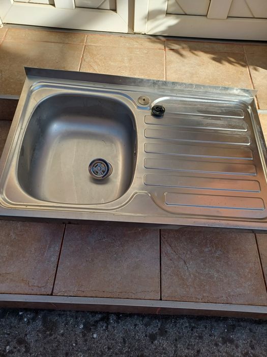 Vand chiuveta  din inox pentru bucătărie.
