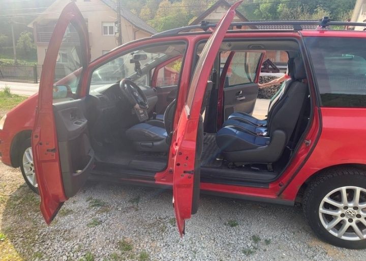 Vând Volkswagen Sharan