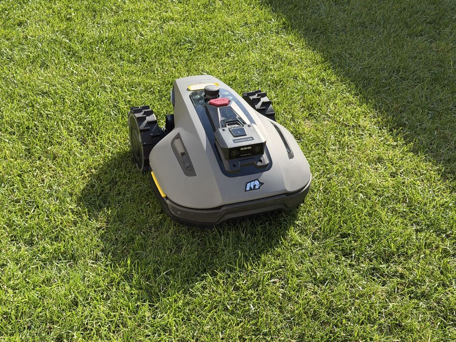 Robot de tuns iarba gazonul Mammotion Yuka Mini 800 fara fir cu garantie 2028