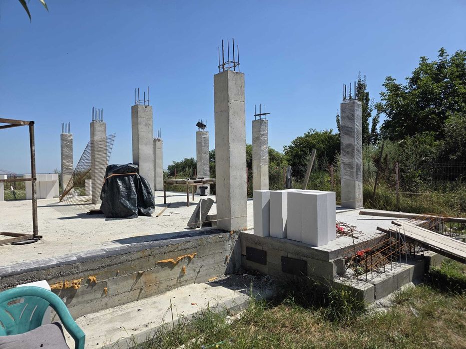 Casa in constructie cu teren arabil