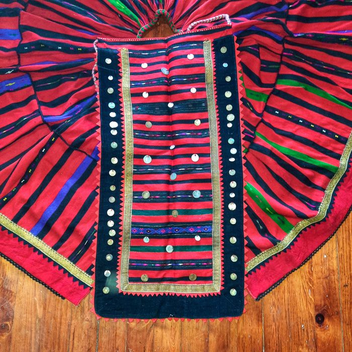 Автентични вълненик и престилка от Северна България