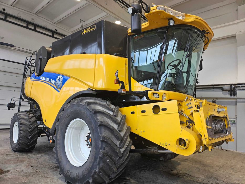 Combina agricola New Holland CR 9080