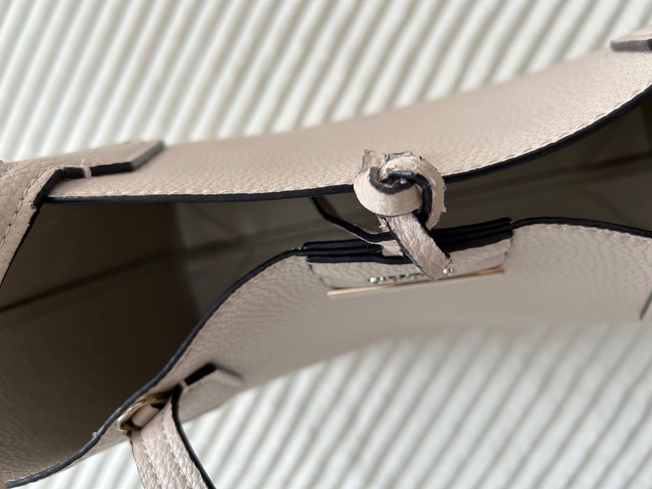Оригинална голяма чанта Guess