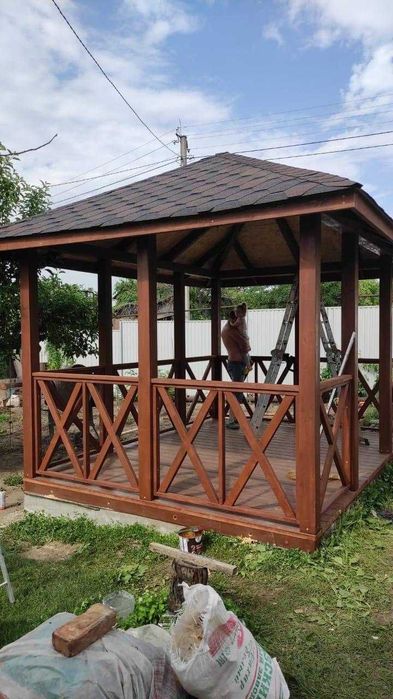 Беседки с крышей из дерева
