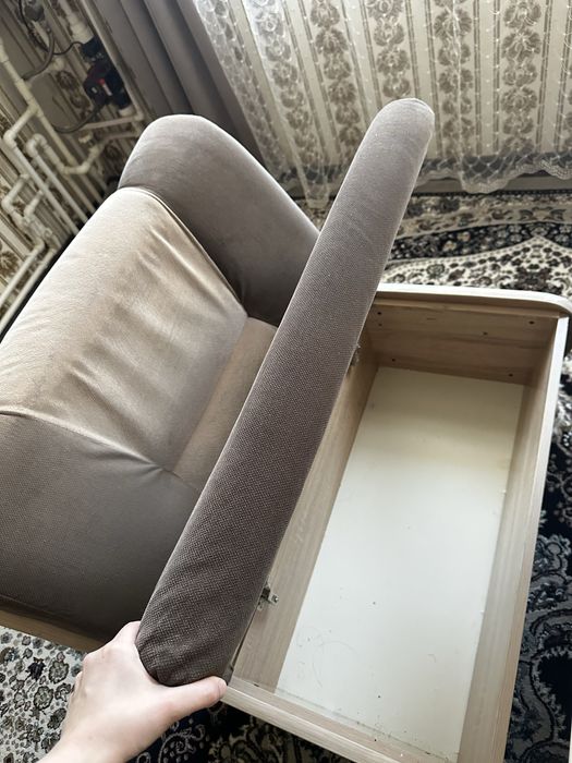 Yumshoq mebel stoli bilan sotiladi