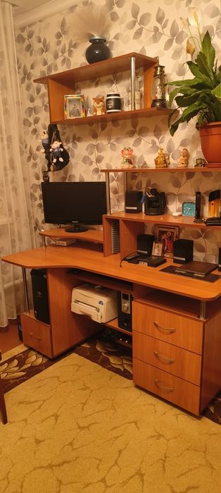 Компьютерный стол.