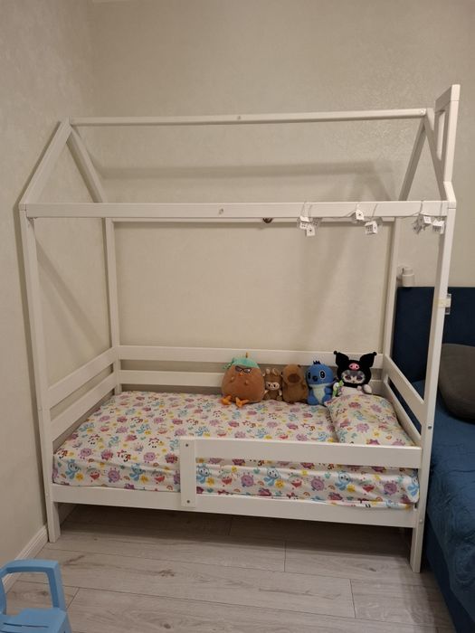 Детская кроватка Домик 180 см на 60 см + ортопедический матрас