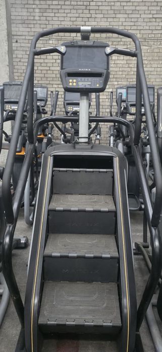 Vând trepte Matrix C7xi