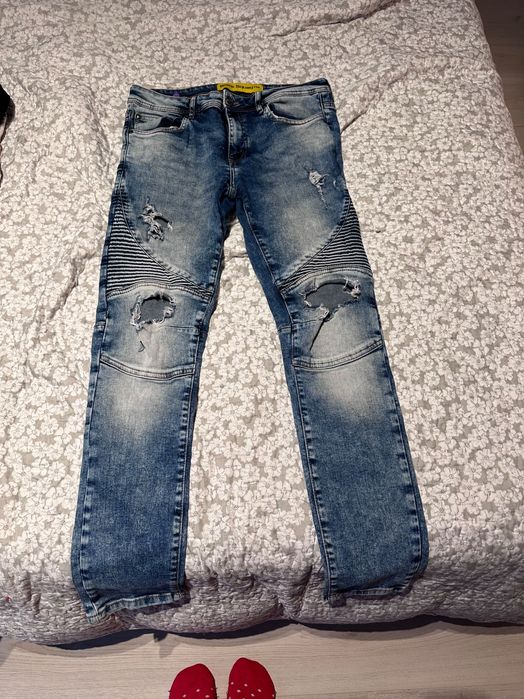 Мъжки скъсани дънки