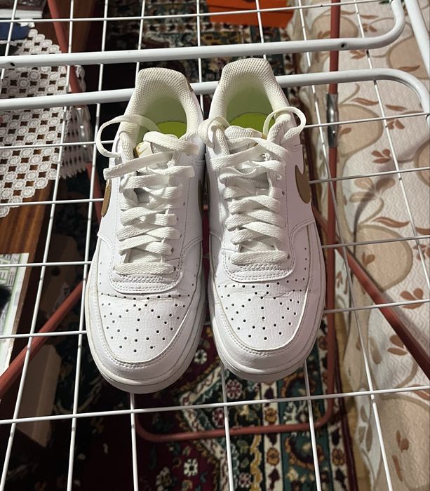 Оригинални бели марстонки-Nike