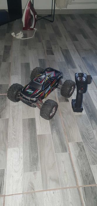 vând mașină cu telecomandă