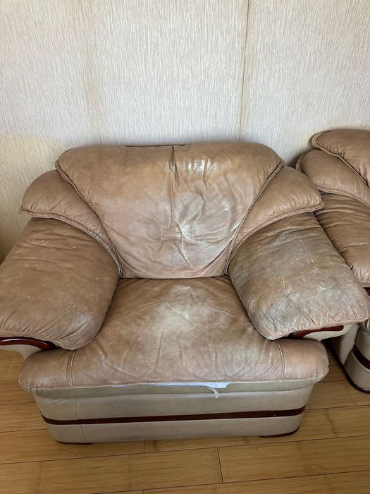 Отдам диван и два кресла