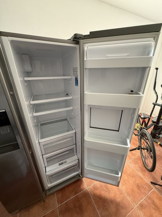 Frigider Samsung dublu side-by-side, dozator gheata