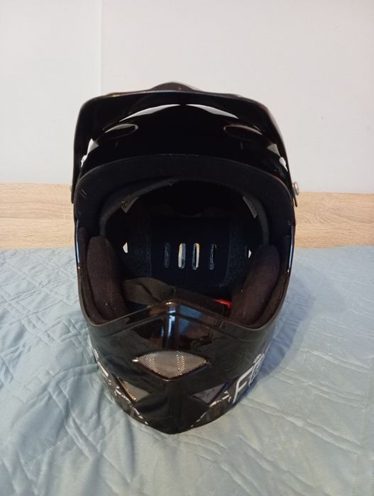 Детска Dh каска за колело.