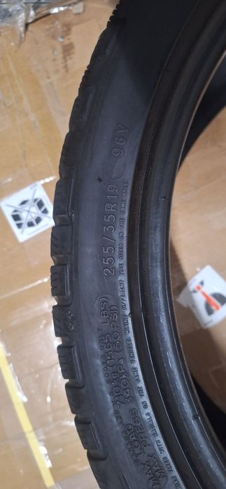 4 бр зимни гуми 255 35 19 Michelin & Sailun