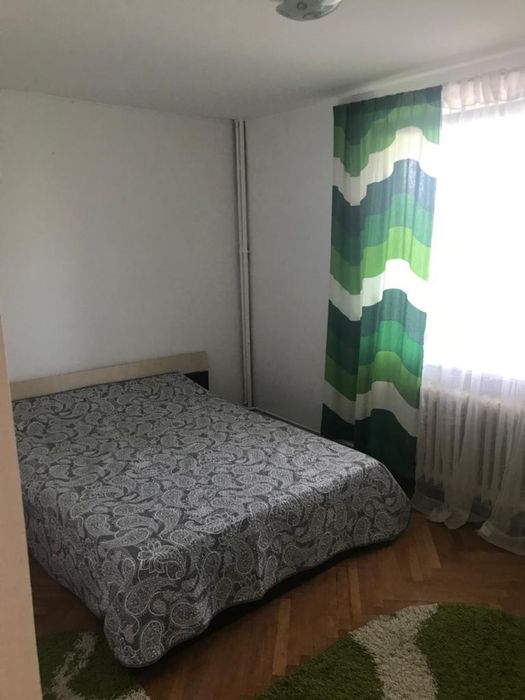 Inchiriez apartament 3 camere in zona Palas Dambu