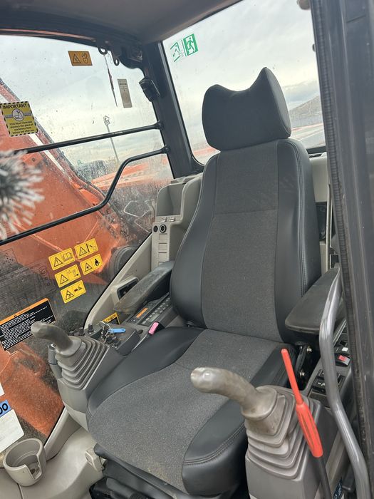 Excavator Hitachi 225 uslc