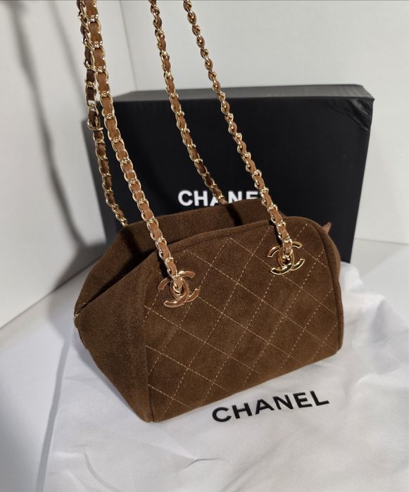 Дамска чанта Chanel Suede “Eyes on you” Bowling bag