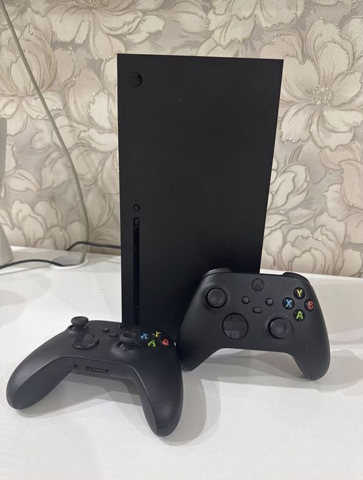 Xbox series X, 2 gamepads