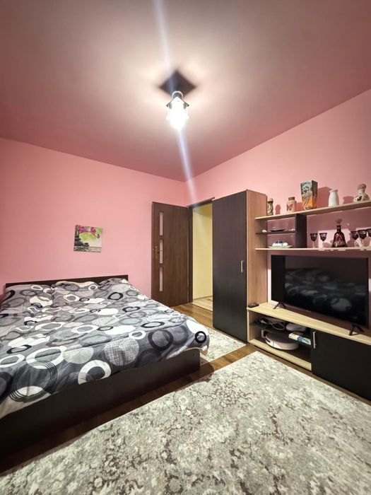 Vând apartament cu 3 camere mobilat în Florești, zona Tineretului