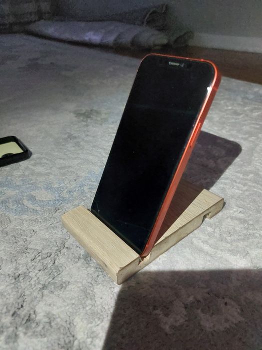 Продаётся iPhone 12 product red