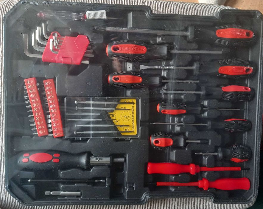 Trusa scule in cutie gen valiza