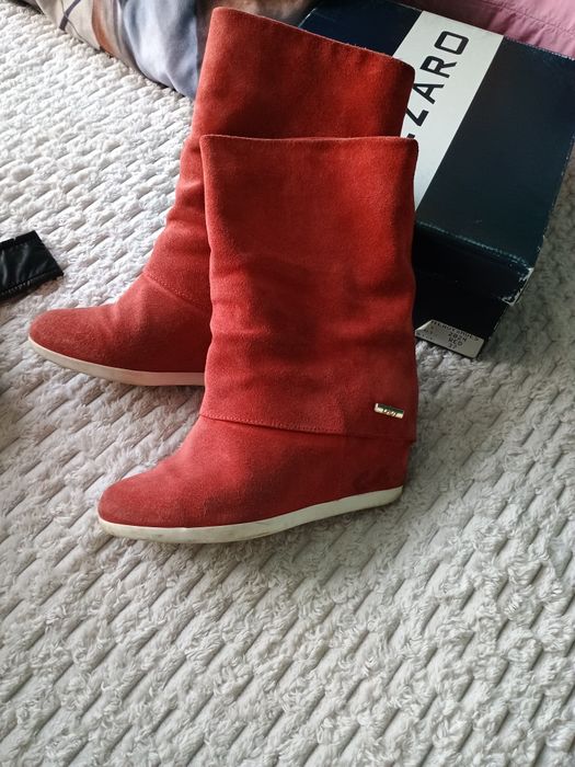 Боти и ботуши от естествена кожа и велур