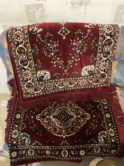 Дивандек темно-красный.