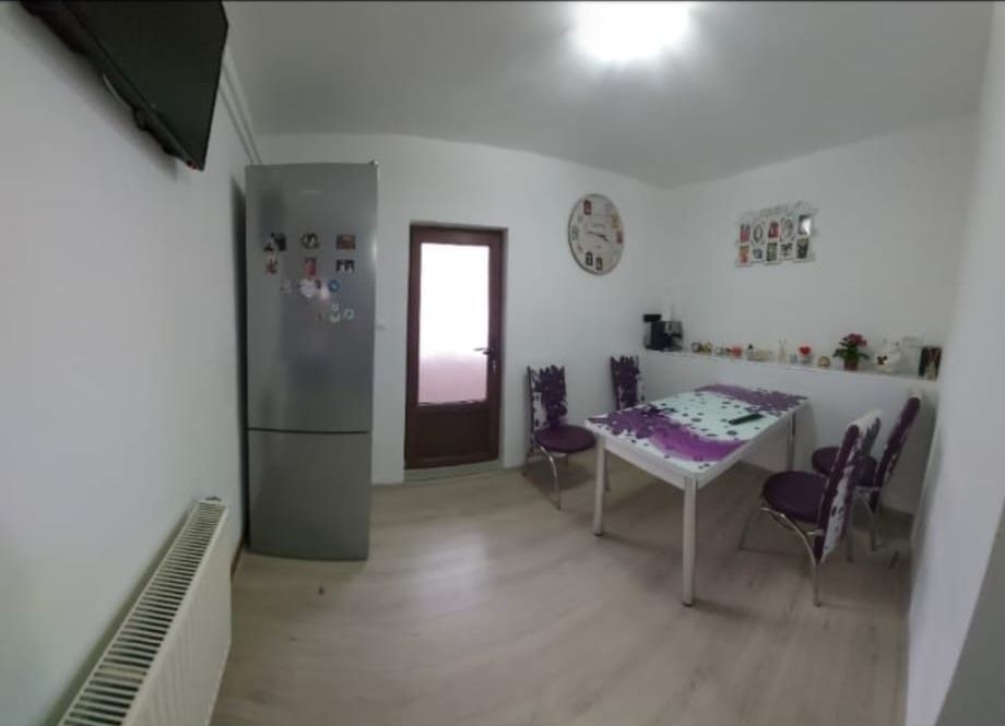 Inchiriez apartament 3 camere