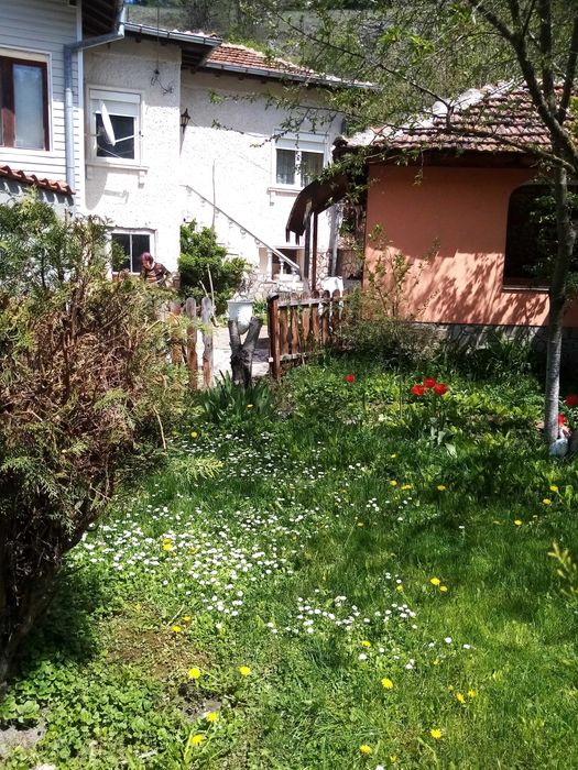 Продавам къща в село Голема Раковица